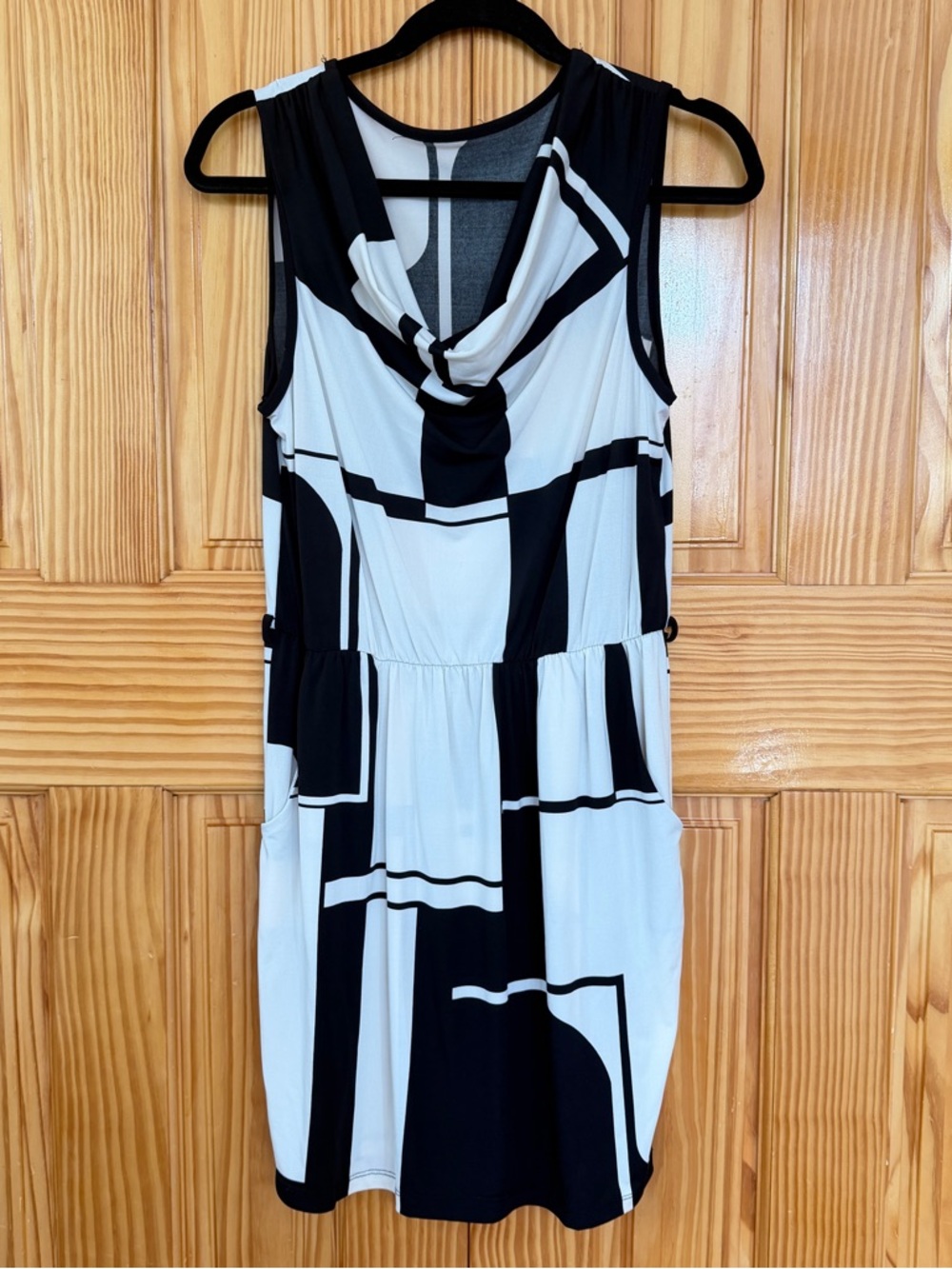 Sleeveless Black & White Geometric Dress with POCKETS